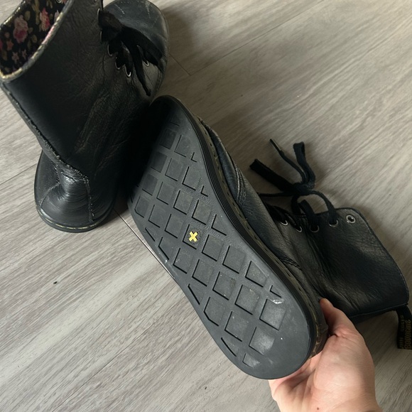 Dr. Martens stratford black leather boot - Picture 3 of 6